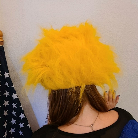 Sport Novelties Wig - Picture 3 of 12